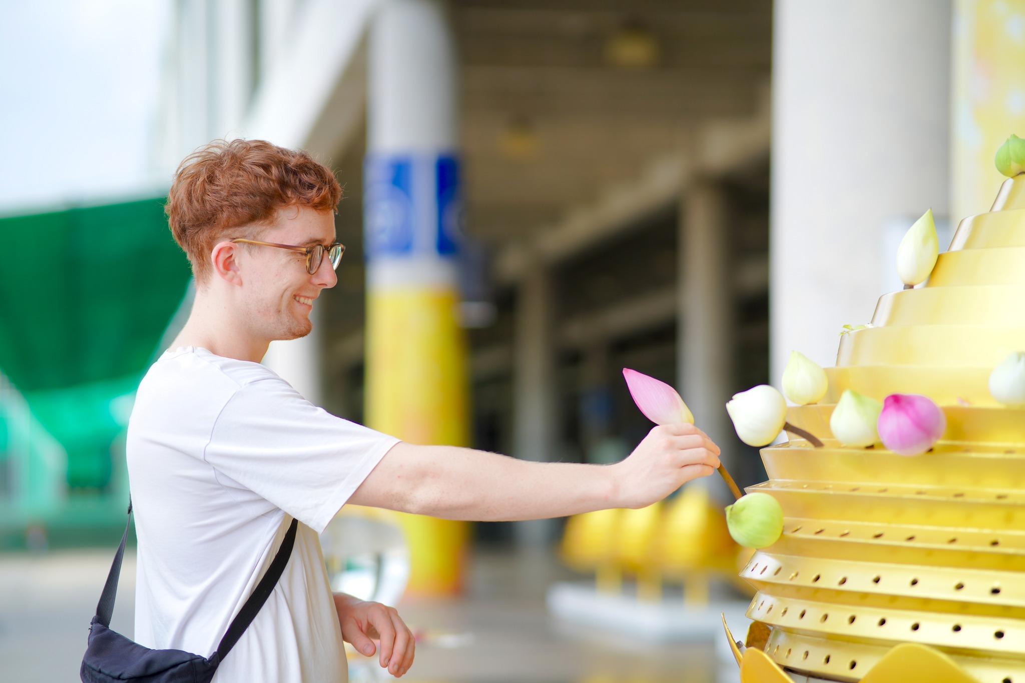 ชาวอังกฤษ สนใจการฝึกสมาธิ เดินทางมาเยี่ยมชมวัดพระธรรมกาย