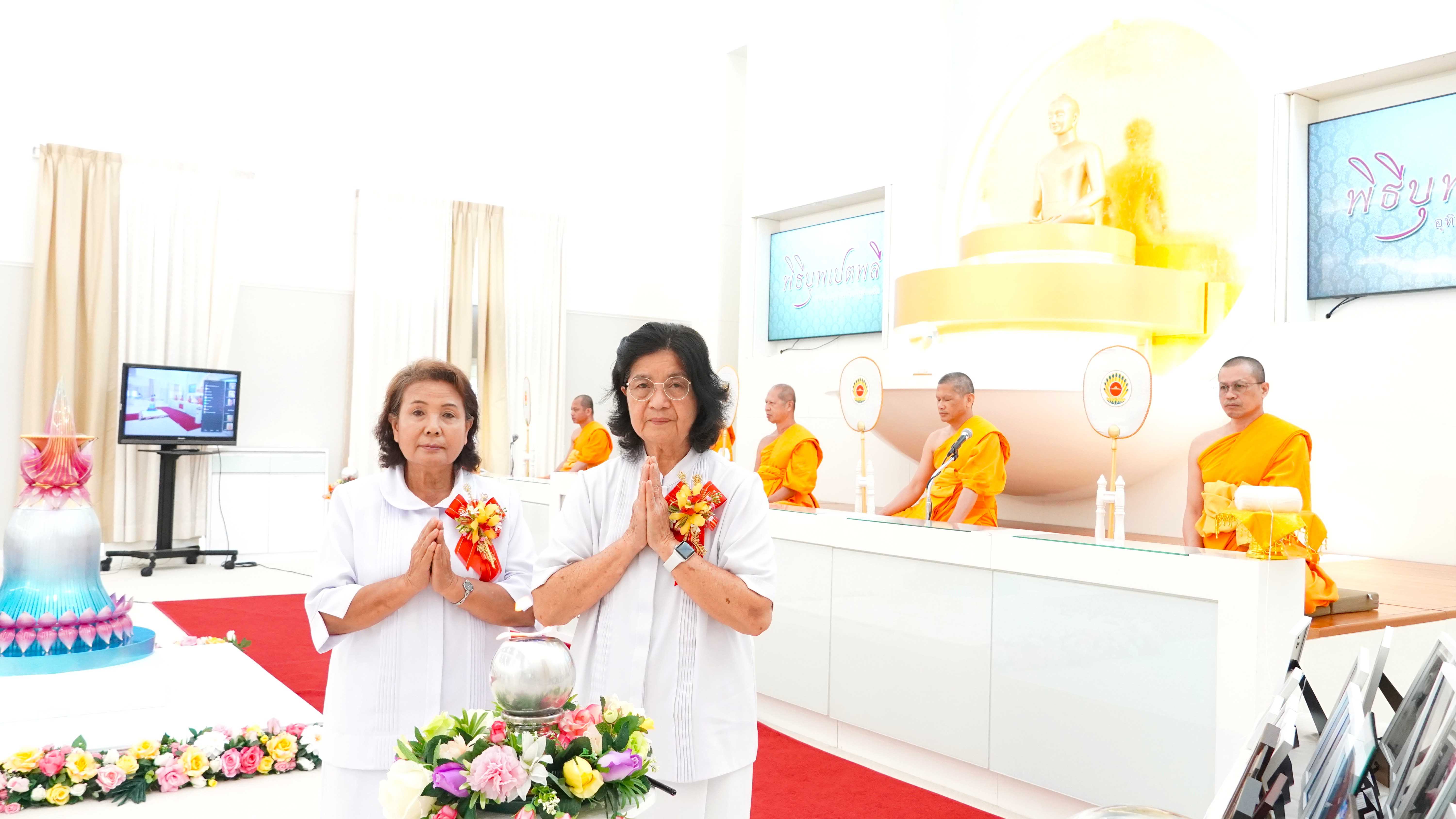 วัดพระธรรมกายฟลอริดา จัดทอดผ้าป่าบำรุงวัด และพิธีบุพเปตพลี
