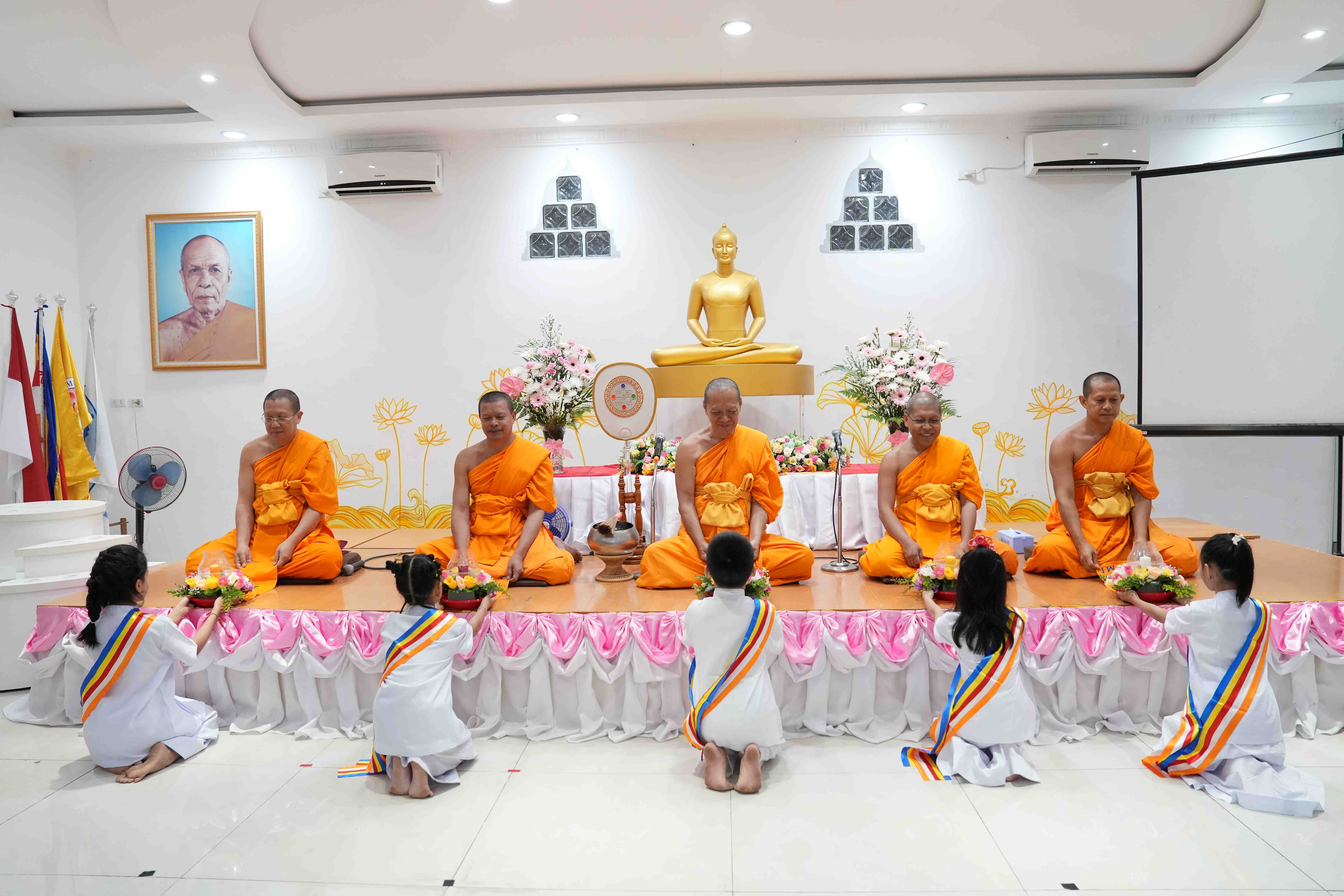 กิจกรรมเนื่องในวันวิสาขบูชา ณ เมืองเตอร์บิงติงกี้ อินโดนีเซีย