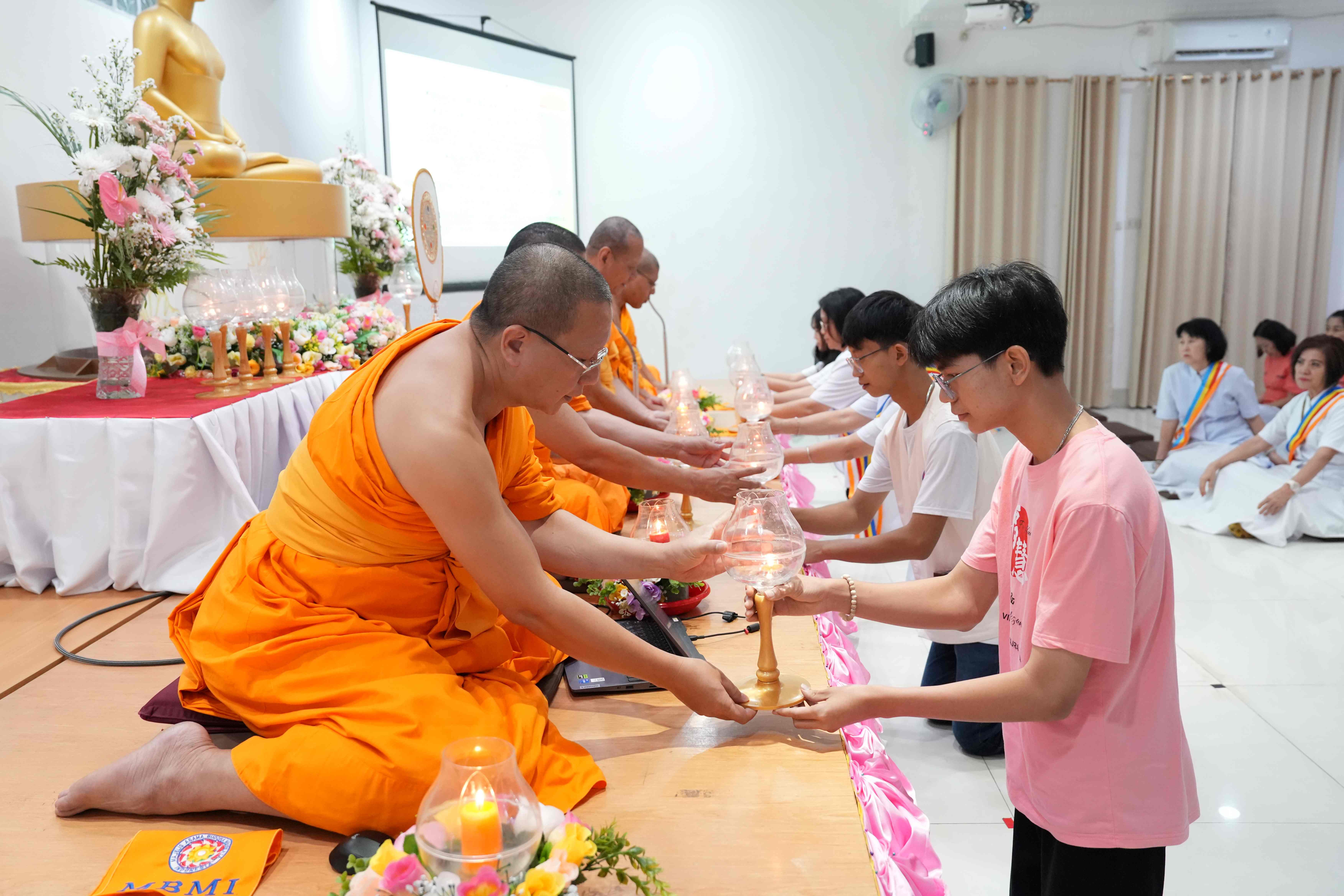 กิจกรรมเนื่องในวันวิสาขบูชา ณ เมืองเตอร์บิงติงกี้ อินโดนีเซีย