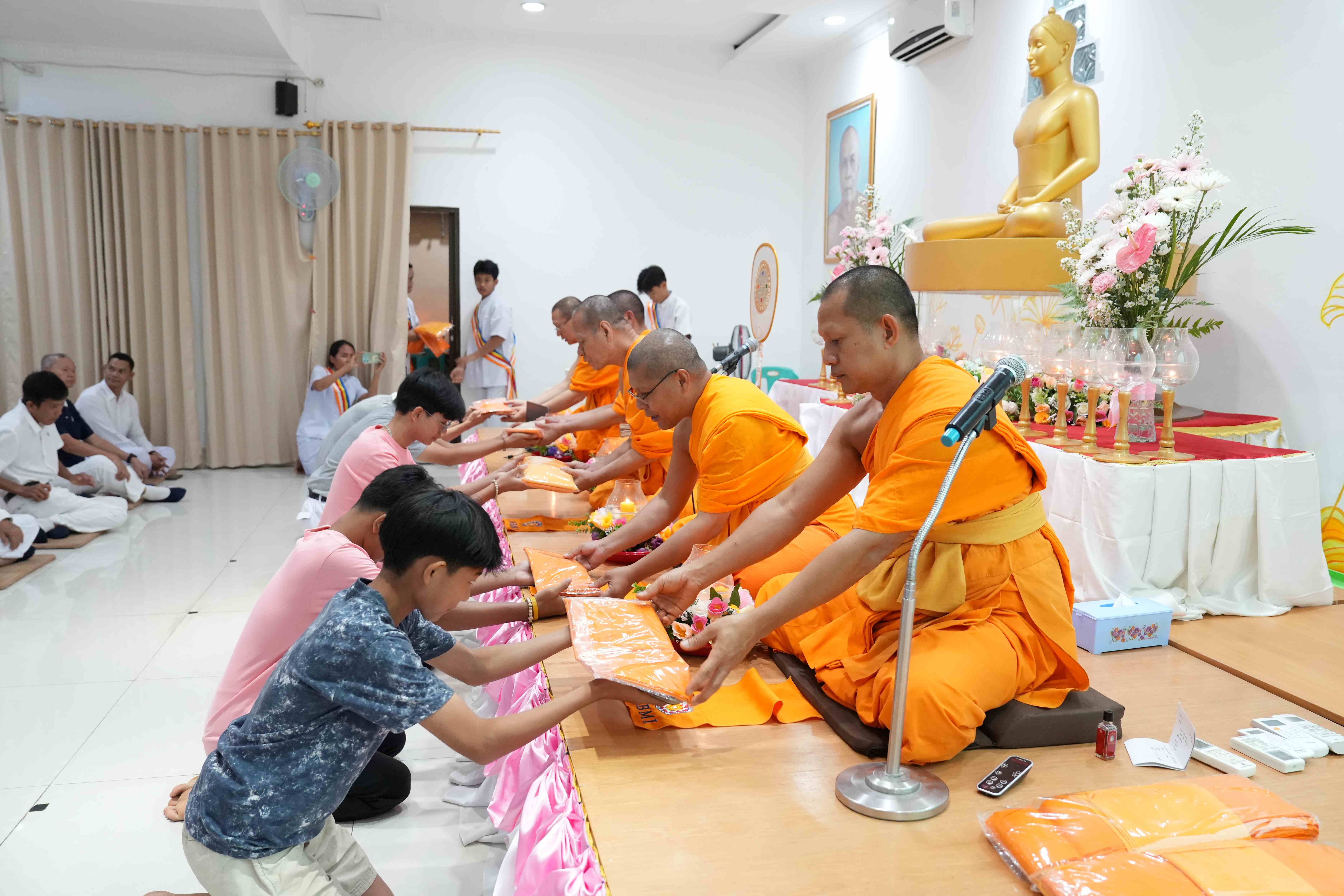 กิจกรรมเนื่องในวันวิสาขบูชา ณ เมืองเตอร์บิงติงกี้ อินโดนีเซีย