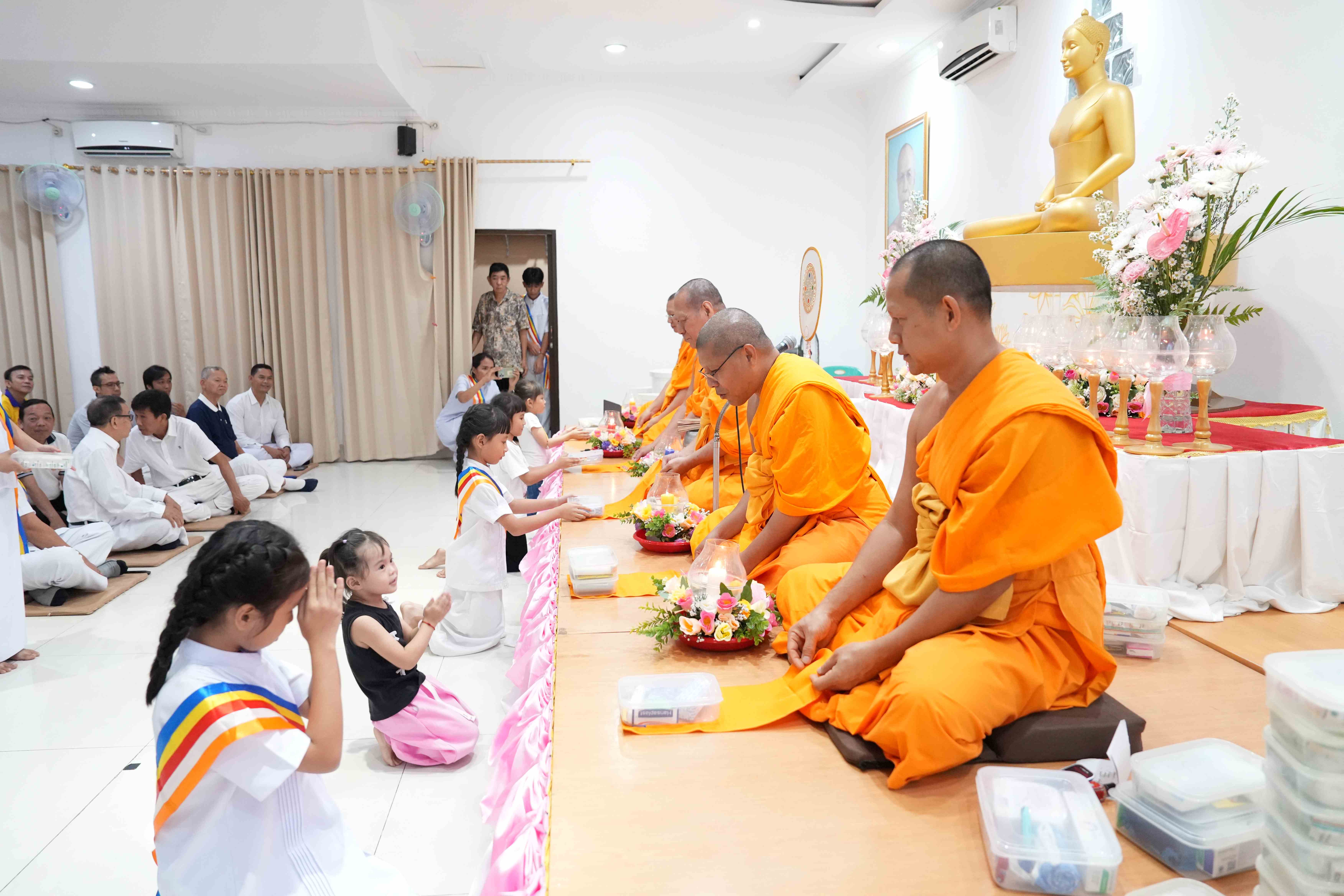 กิจกรรมเนื่องในวันวิสาขบูชา ณ เมืองเตอร์บิงติงกี้ อินโดนีเซีย