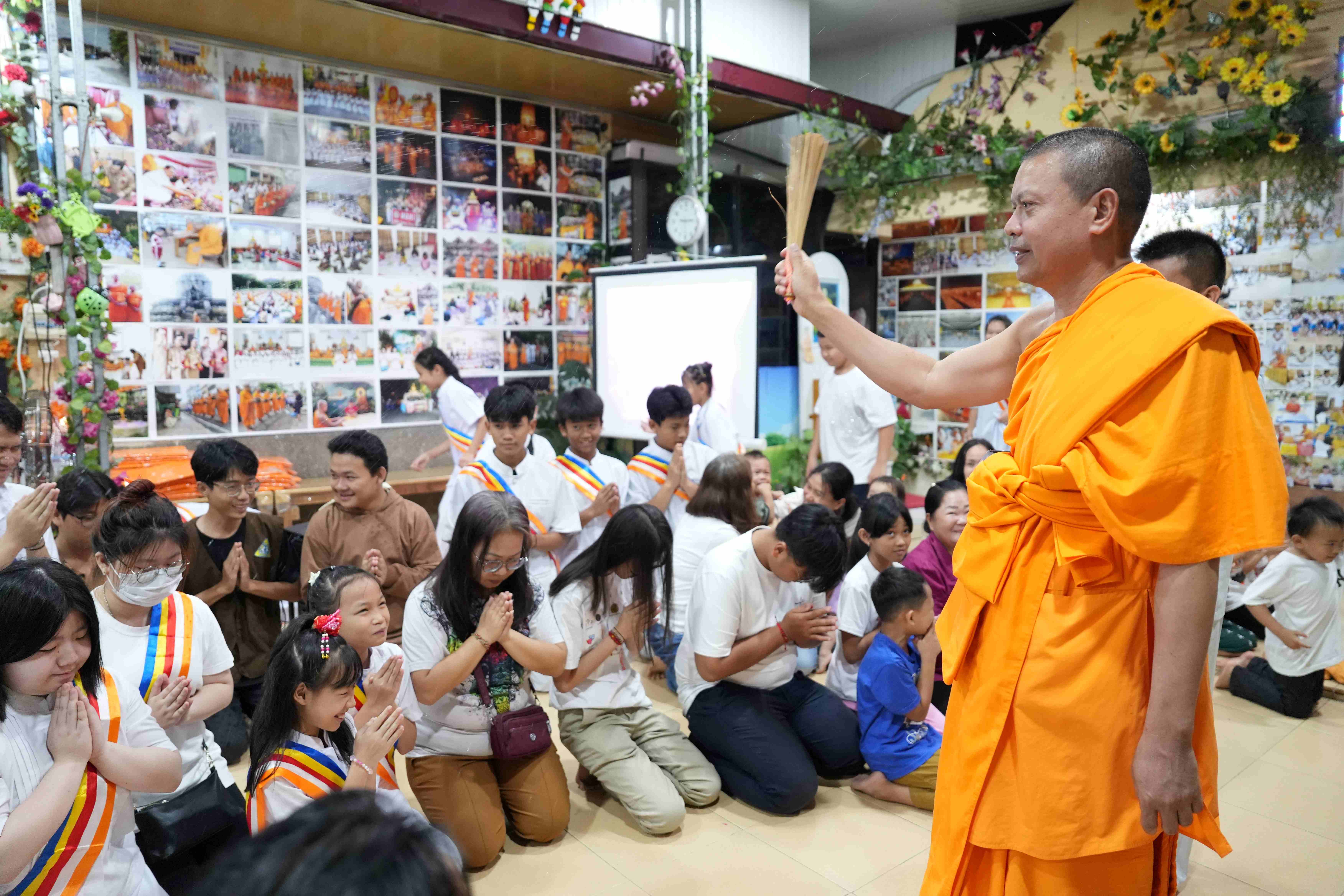 กิจกรรมเนื่องในวันวิสาขบูชา ณ เมืองเตอร์บิงติงกี้ อินโดนีเซีย