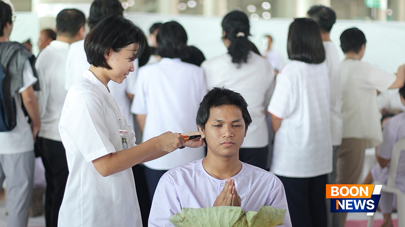 พิธีตัดปอยผมโครงการอุปสมบทหมู่ธรรมทายาท ระดับอุดมศึกษา รุ่นที่ 52 ภาคฤดูฝน