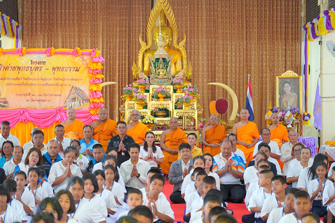 ส่วนของโรงเรียนที่ได้มาเข้าร่วมอบรมค่ายธรรมะในครั้งนี้มี 3 โรงเรียน