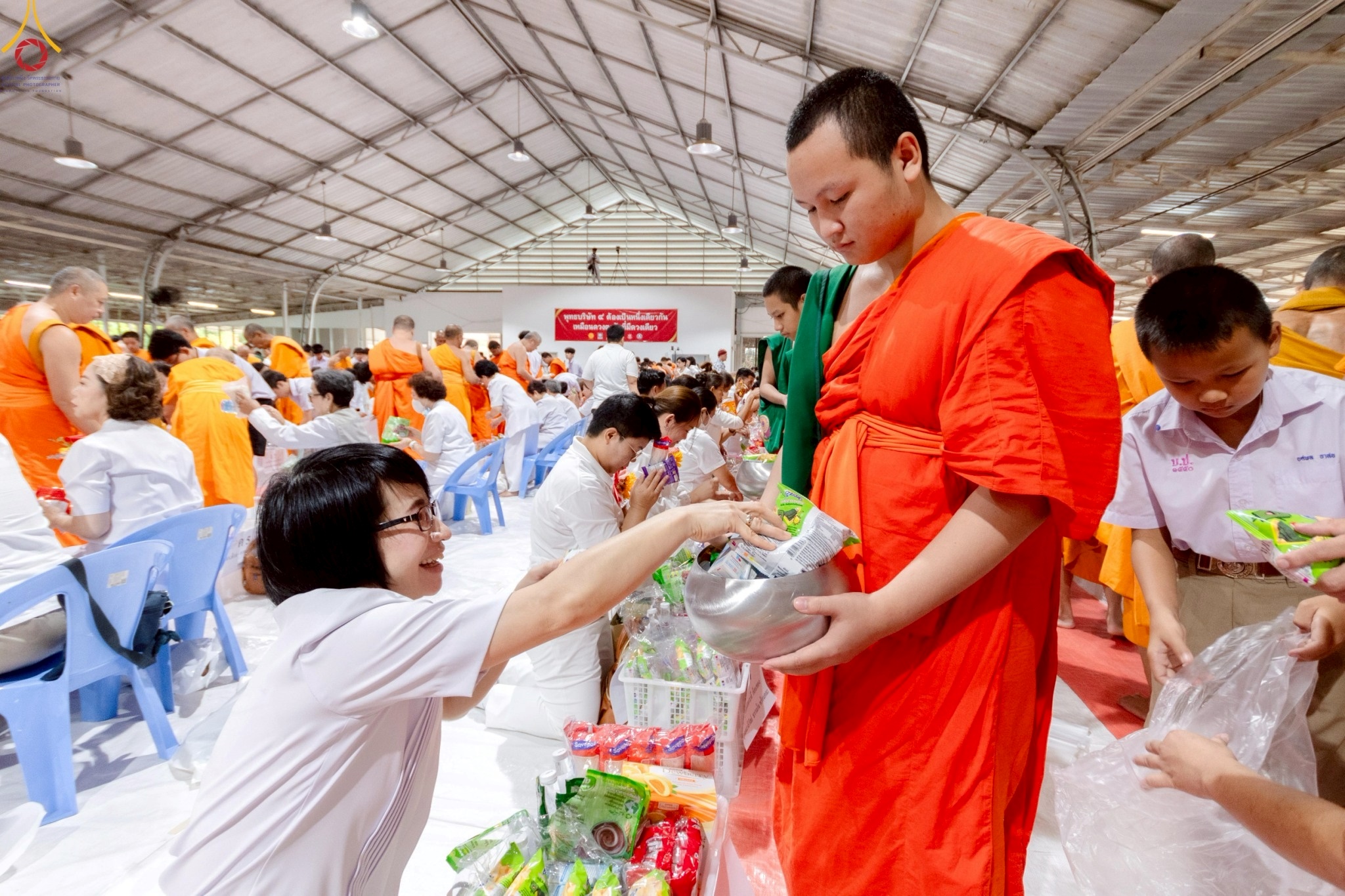 พิธีตักบาตรพระ 500 รูป อำเภอสันทราย ปีที่ 10