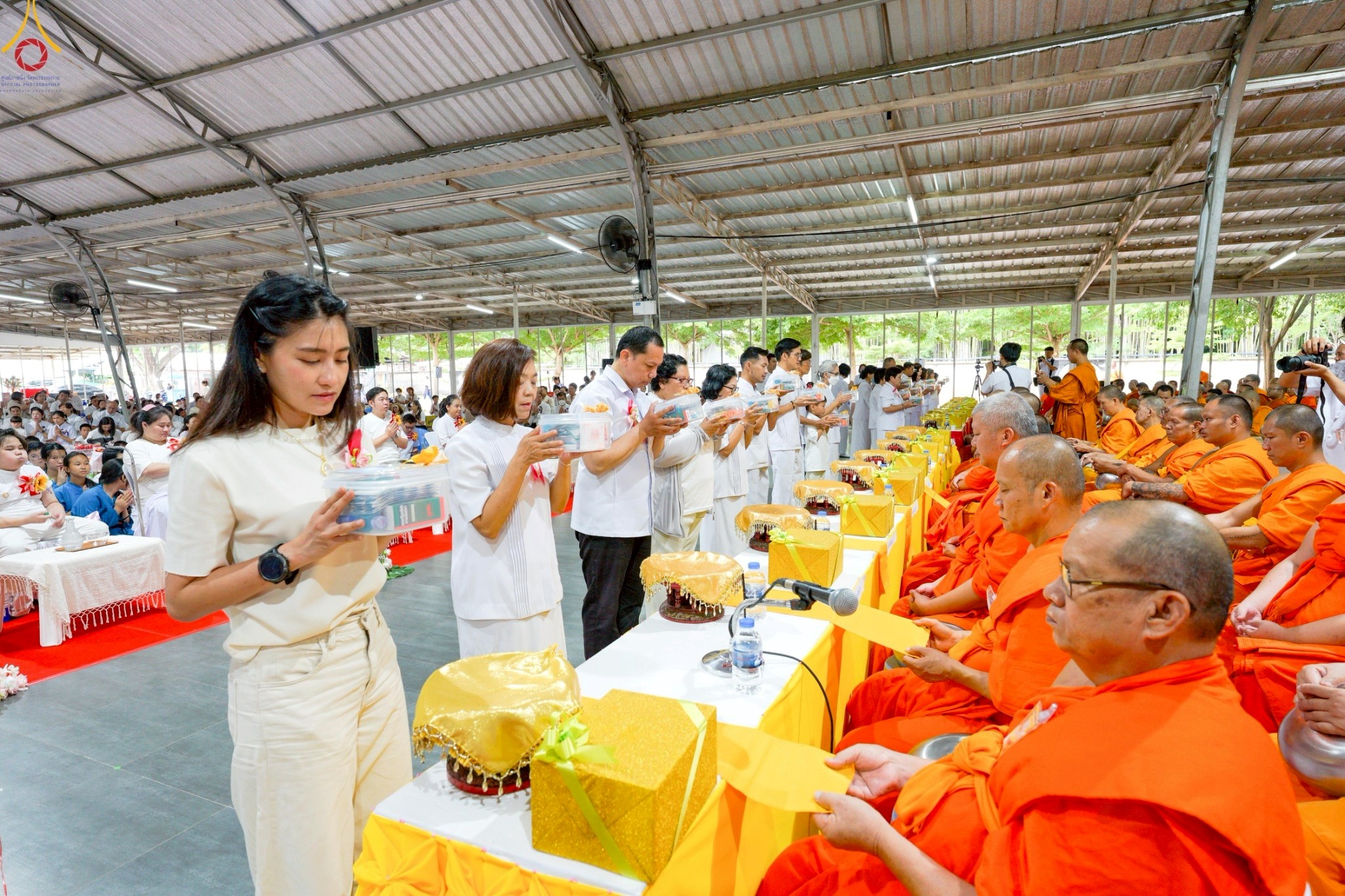 พิธีตักบาตรพระ 500 รูป อำเภอสันทราย ปีที่ 10