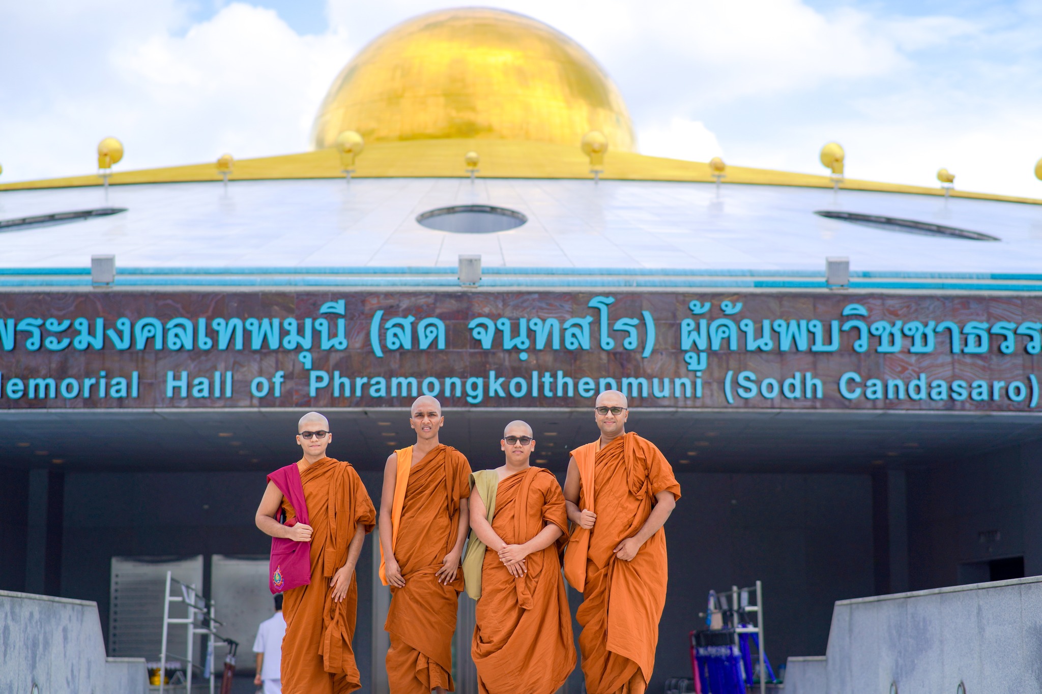 พระภิกษุชาวศรีลังกา เดินทางมาเยี่ยมชมวัดพระธรรมกาย
