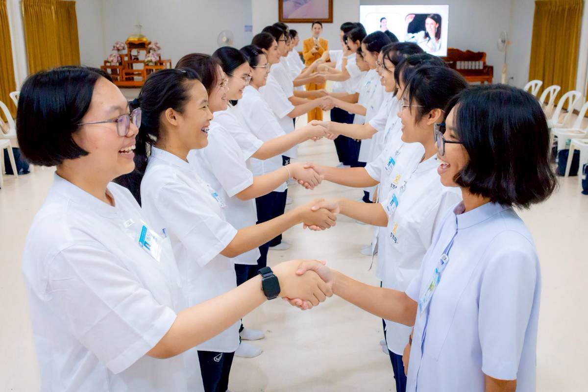 ธรรมทายาทหญิง รุ่นที่ 40 ภาคฤดูฝน อบรมบุคลิกภาพ