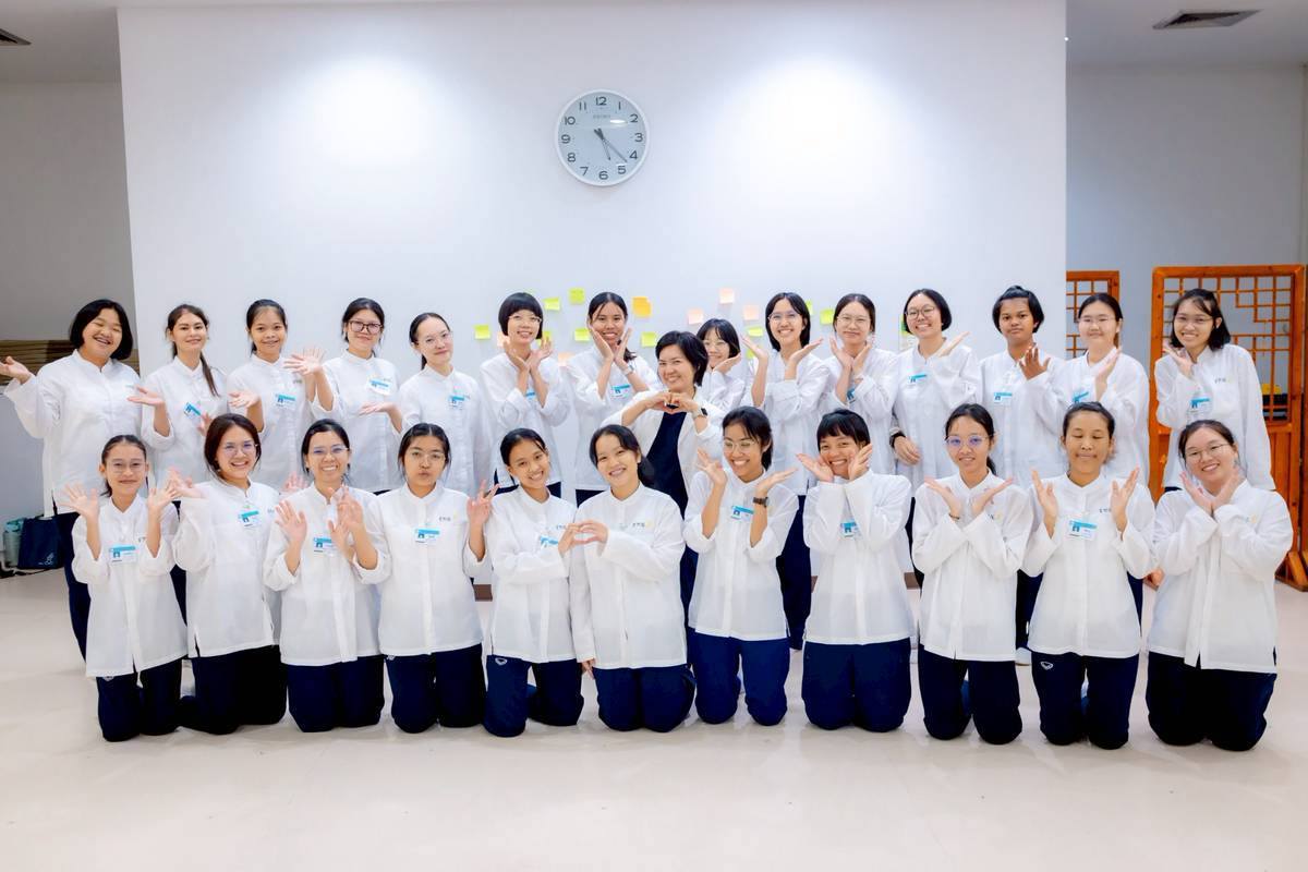 ธรรมทายาทหญิง รุ่นที่ 40 ภาคฤดูฝน อบรมบุคลิกภาพ