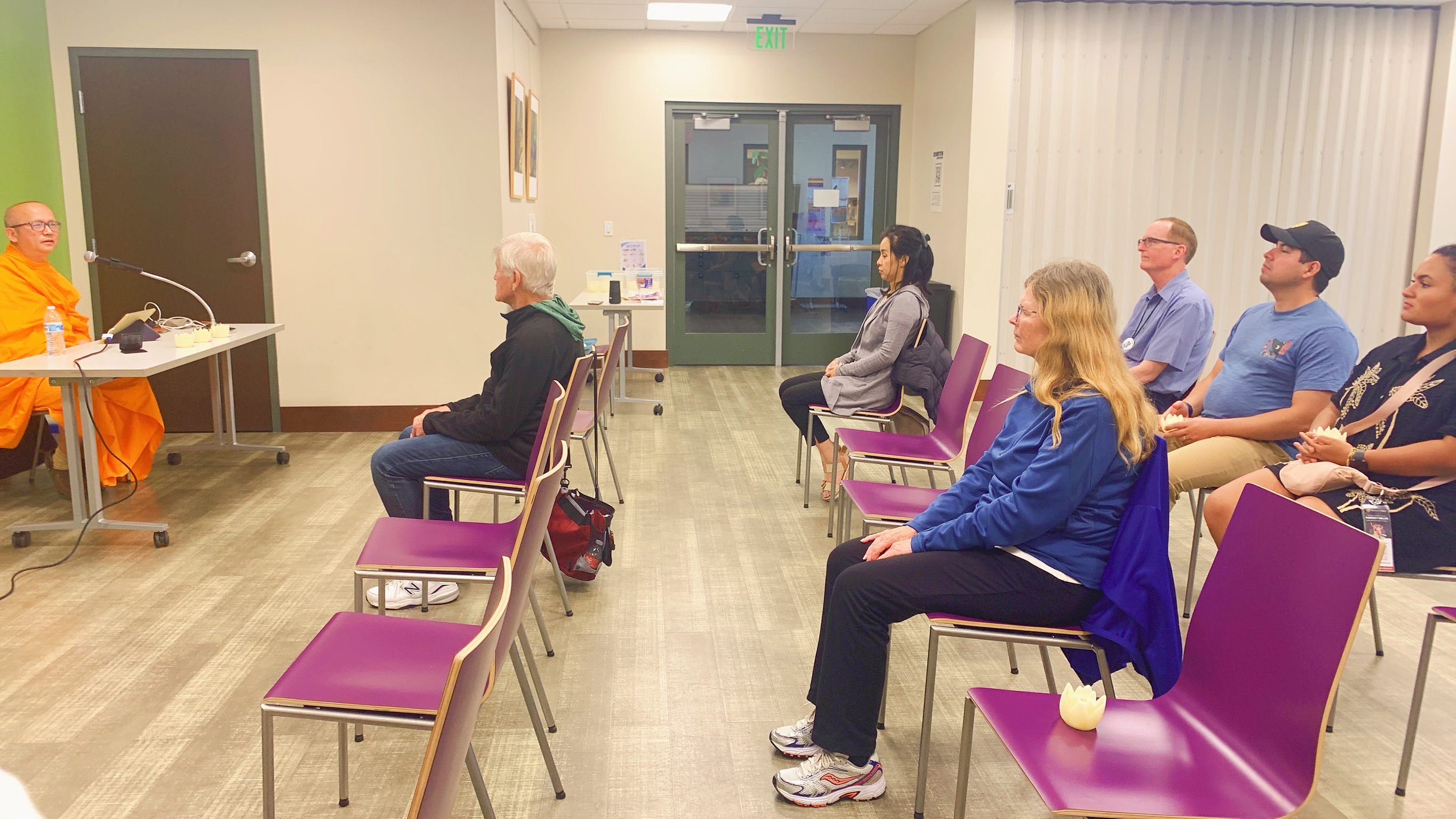 4.jpgวัดภาวนาซานดิเอโก ได้จัดปฏิบัติธรรมสำหรับชาวท้องถิ่น ณ ห้องสมุดมิสชั่นฮิลล์