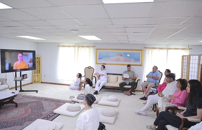 กิจกรรม Small Group  โดยพระอาจารย์แซนเดอร์  เขมธมฺโม ได้เมตตาแบ่งปันข้อคิดธรรมะ