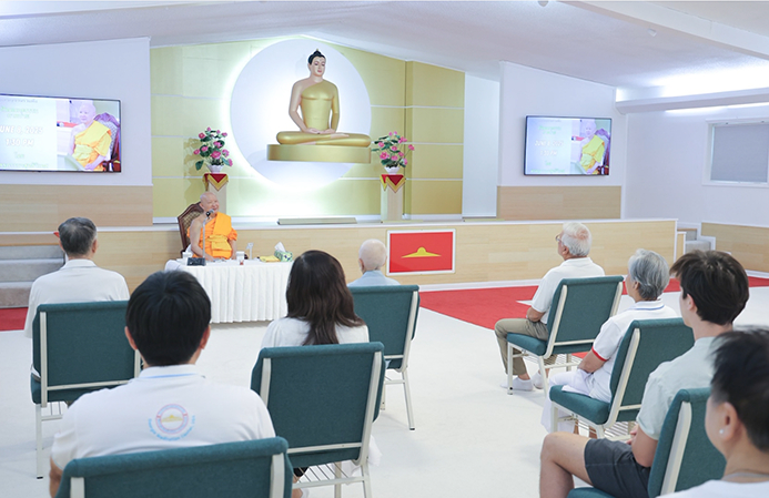 ฟังปกิณกะธรรม จากพระครูภาวนาสุทธิวิเทศ เจ้าอาวาสวัดพระธรรมกายจอร์เจีย