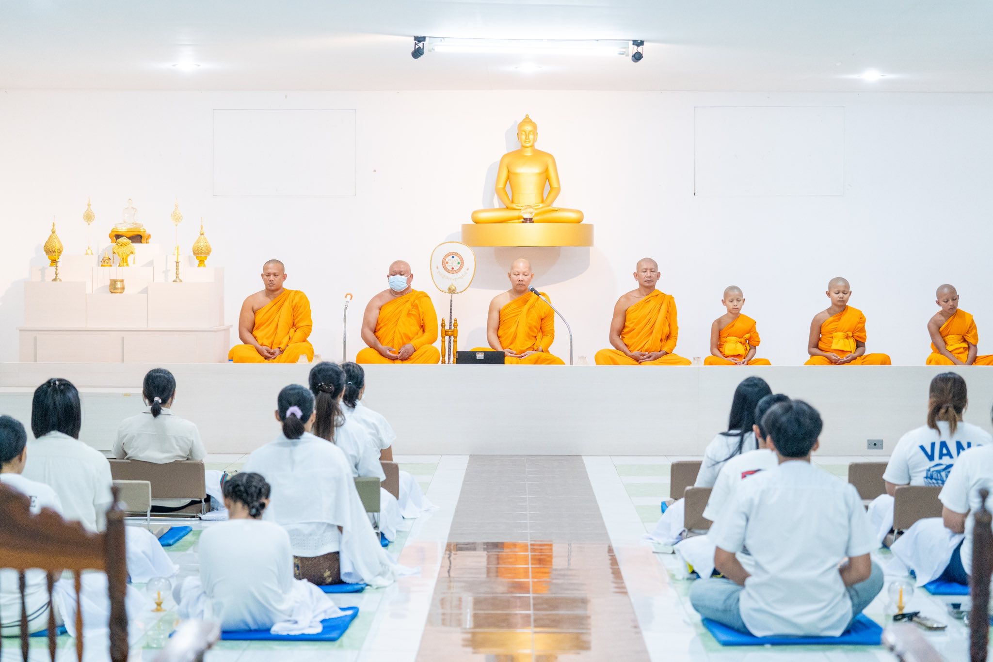 ศูนย์ปฏิบัติธรรมสุราษฎร์ธานี จัดสวดมนต์และจุดประทีปเนื่องในวันพระ