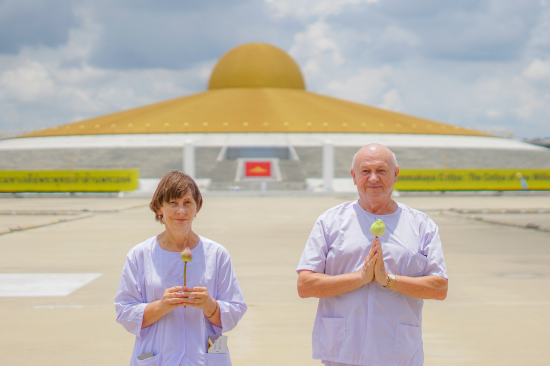 ชาวรัสเซีย เดินทางมาเยี่ยมชมวัดพระธรรมกาย