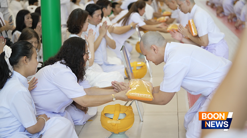 ผู้ปกครองก็ได้มอบผ้าไตรแก่นาคธรรมทายาท