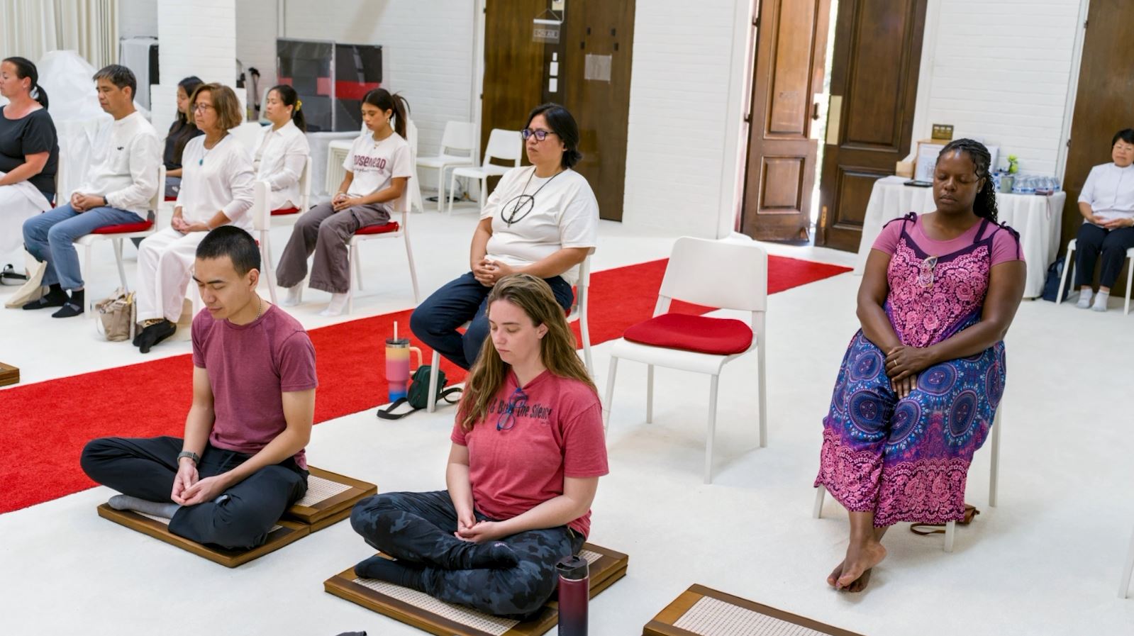 วัดพระธรรมกายแคลิฟอร์เนีย จัดกิจกรรมฝึกสมาธิให้กับชาวท้องถิ่น