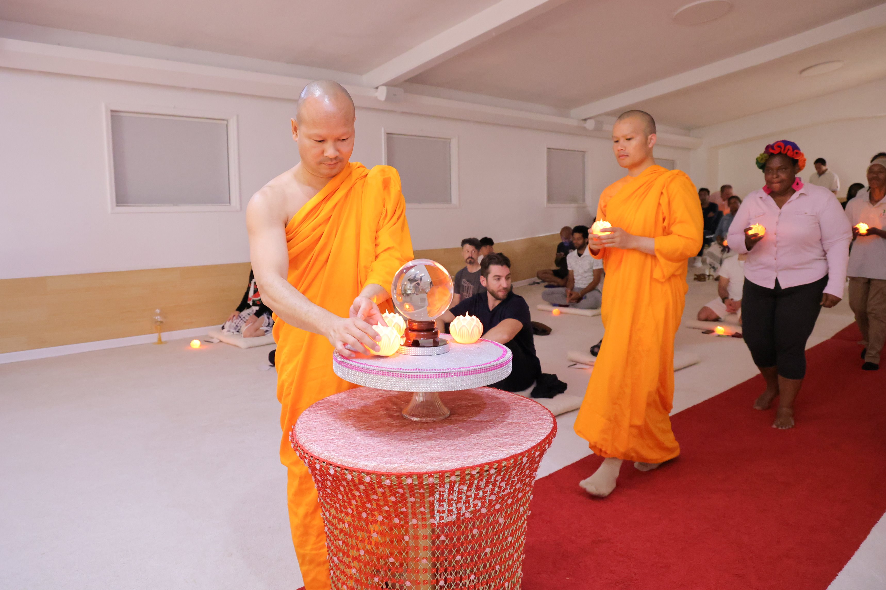 วัดพระธรรมกายจอร์เจีย จัดปฏิบัติธรรมชาวท้องถิ่นคืนวันเพ็ญ