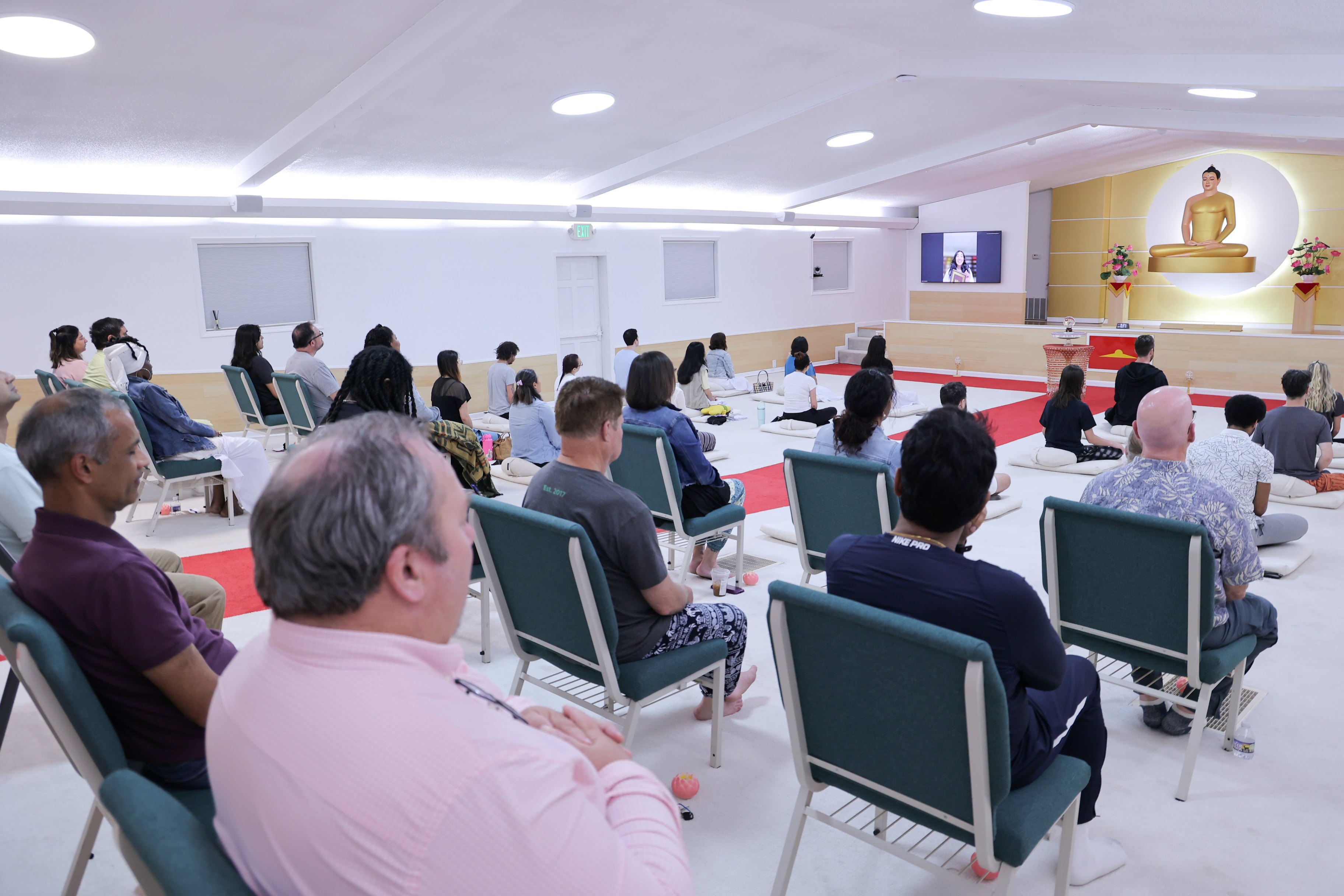วัดพระธรรมกายจอร์เจีย จัดปฏิบัติธรรมชาวท้องถิ่นคืนวันเพ็ญ