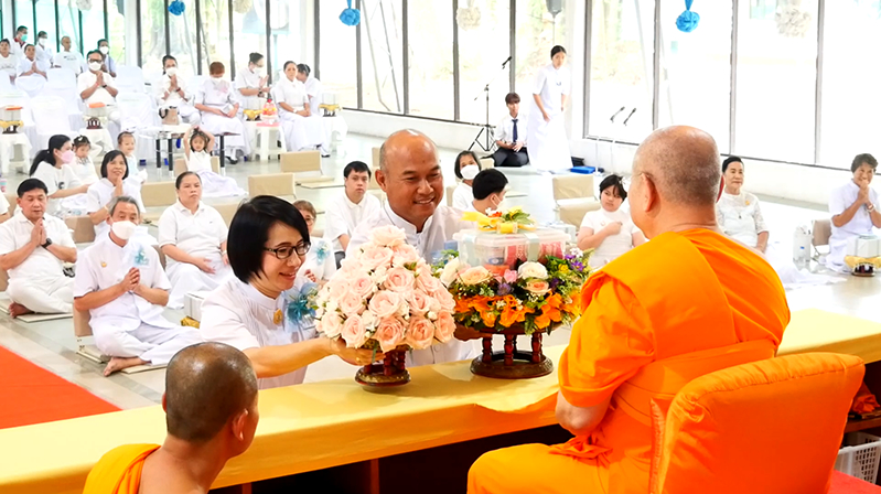 พิธีถวายรัตนบุปผาบูชาพระรัตนตรัย