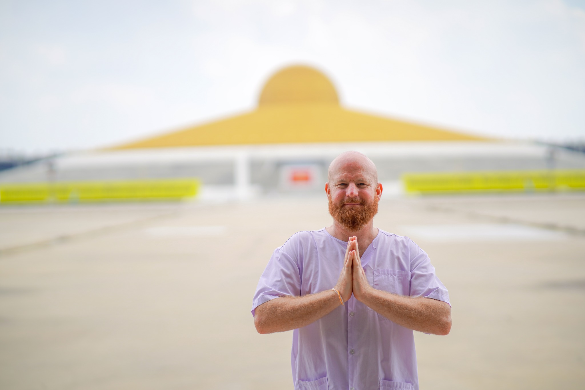 ชาวอังกฤษ เดินทางมาเยี่ยมชมวัดพระธรรมกาย
