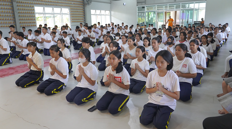 รร.นราธิวาส ร่วมกับศูนย์อบรมเยาวชนเมืองนราธิวาส จัดค่ายอบรมศีลธรรม