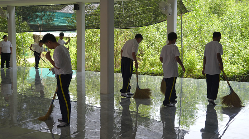 รร.นราธิวาส ร่วมกับศูนย์อบรมเยาวชนเมืองนราธิวาส จัดค่ายอบรมศีลธรรม