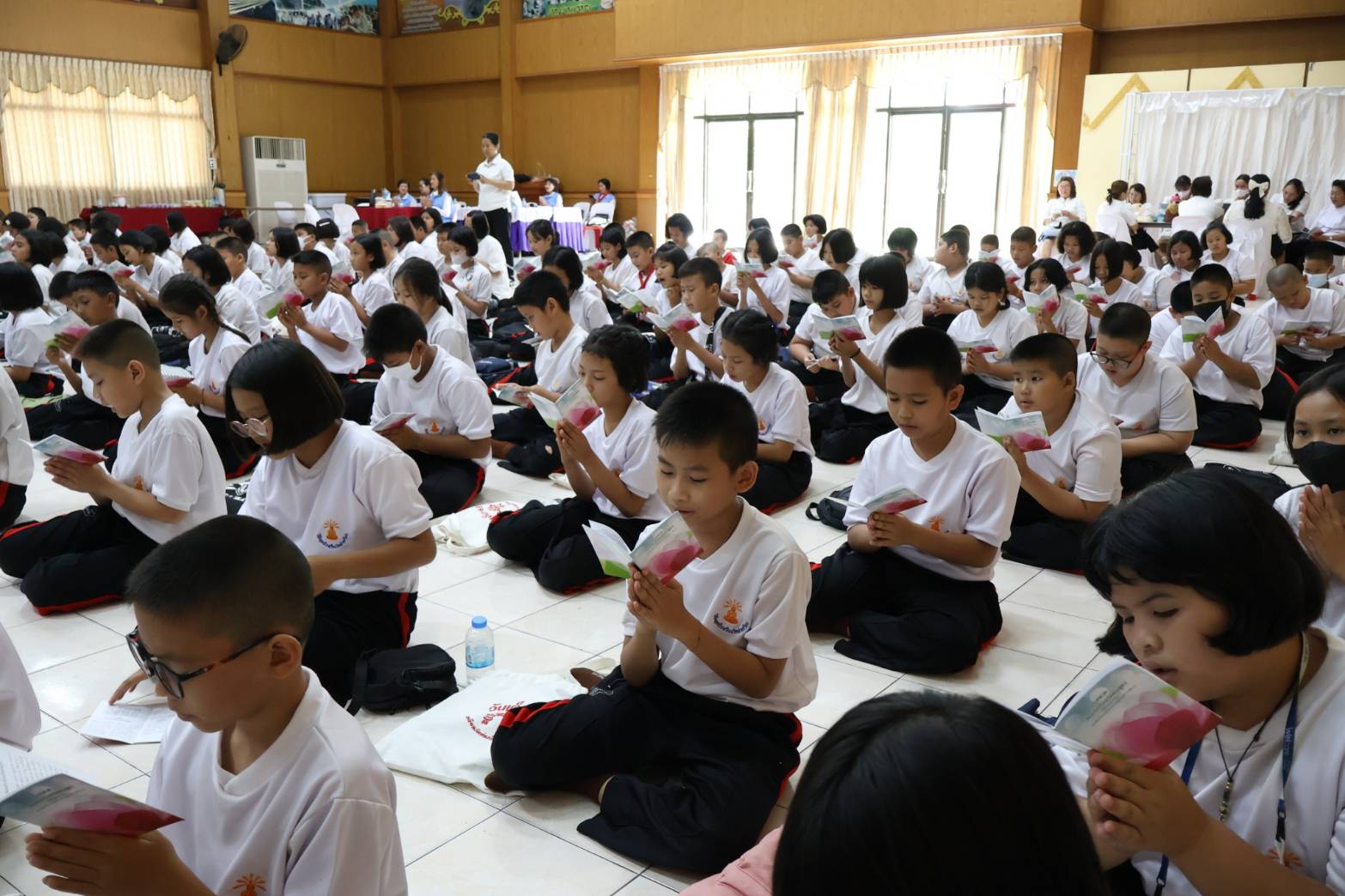 โรงเรียนวัดท่าเกวียน จัดอบรมค่ายคุณธรรมฟื้นฟูศีลธรรมโลก V-Star