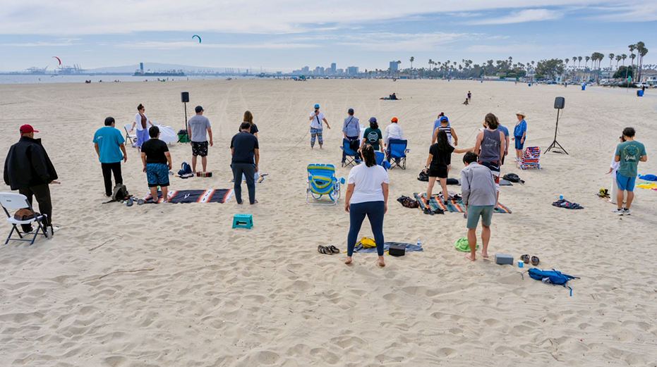 วัดพระธรรมกายแคลิฟอร์เนีย จัดปฏิบัติธรรมเพื่อสันติสุขภายใน ณ ชายหาด เบลมอนต์