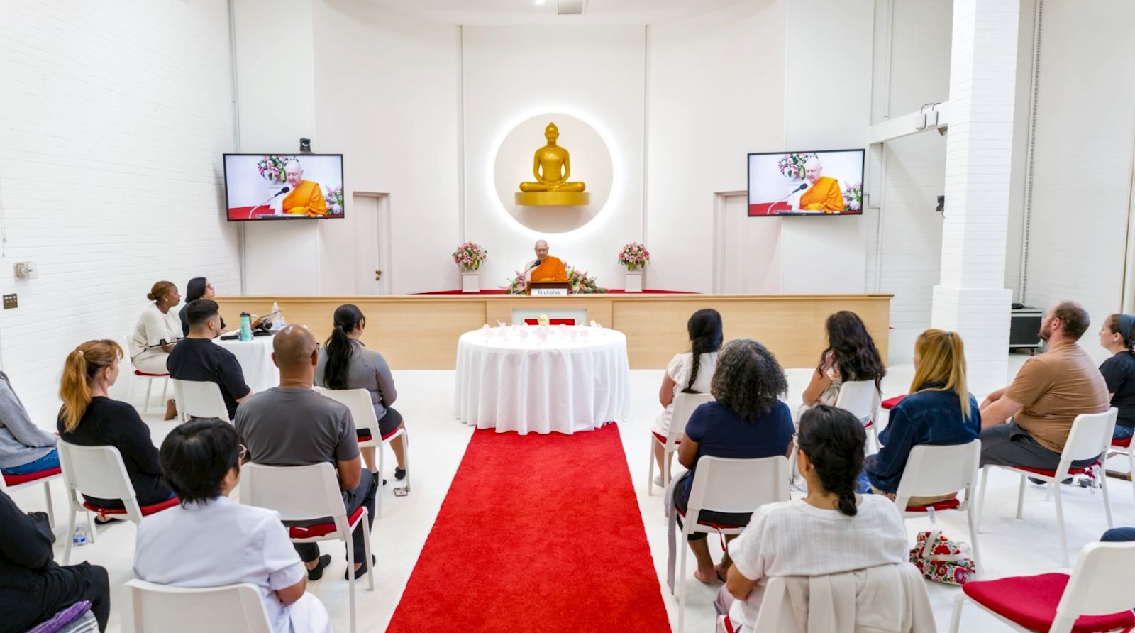 วัดพระธรรมกายแคลิฟอร์เนีย จัดกิจกรรม Full Moon Meditation