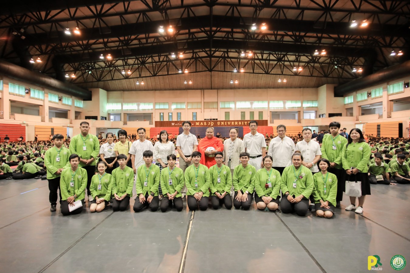 มหาวิทยาลัยแม่โจ้ จัดพิธีตักบาตรต้อนรับน้องใหม่