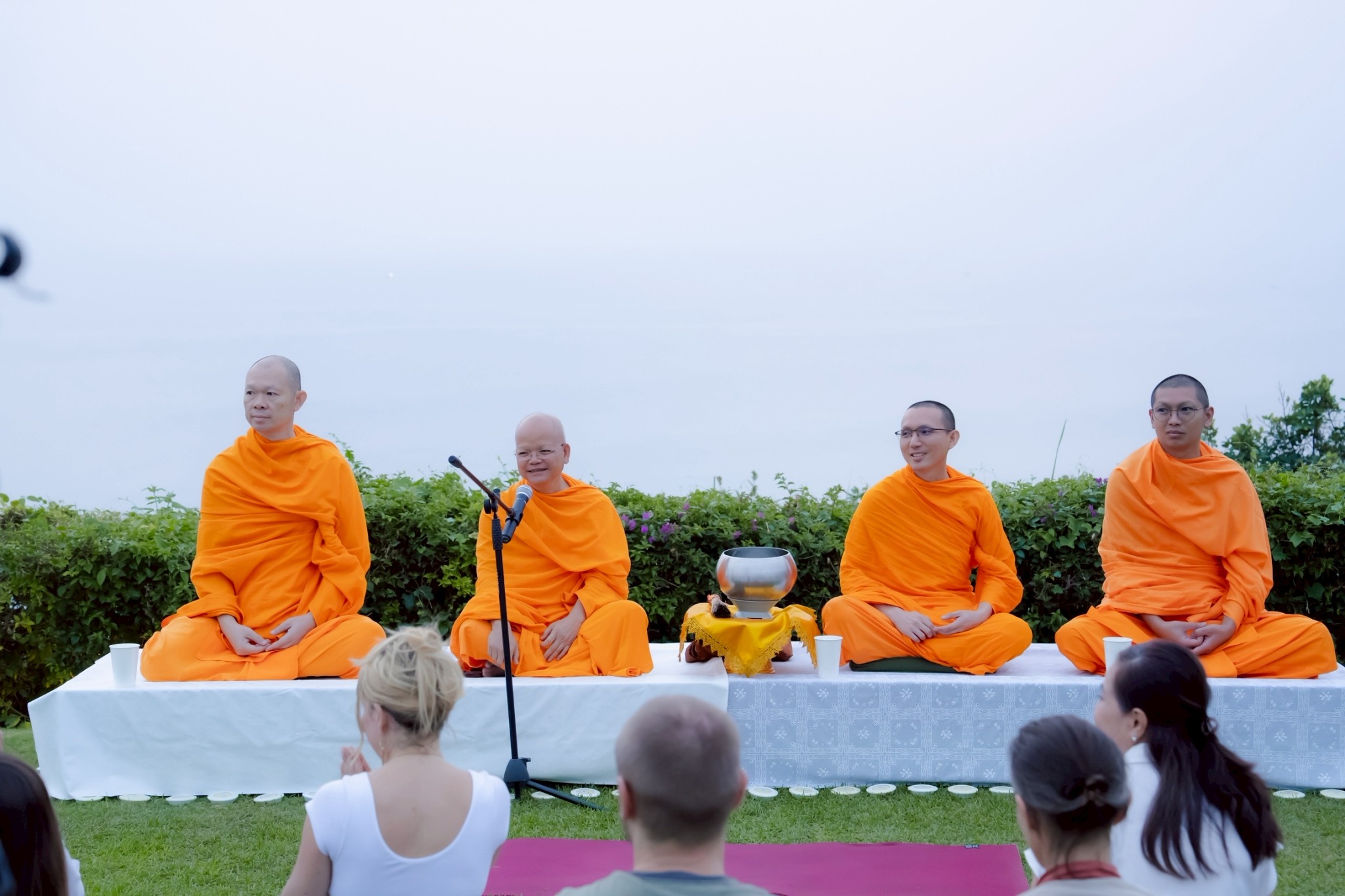 วัดพุทธบาหลี จัดปฏิบัติธรรม ณ The Istana