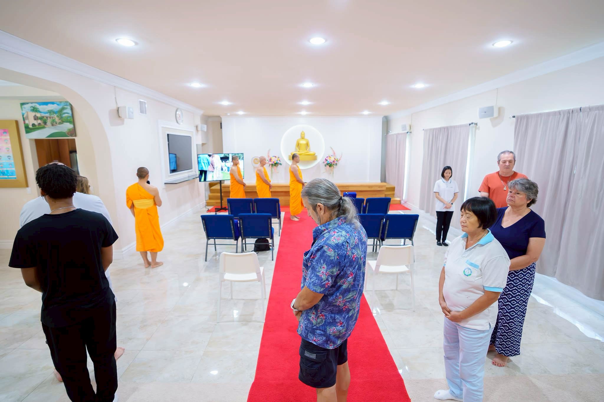 ฝึกการทำสมาธิโดยการเดินจงกรม