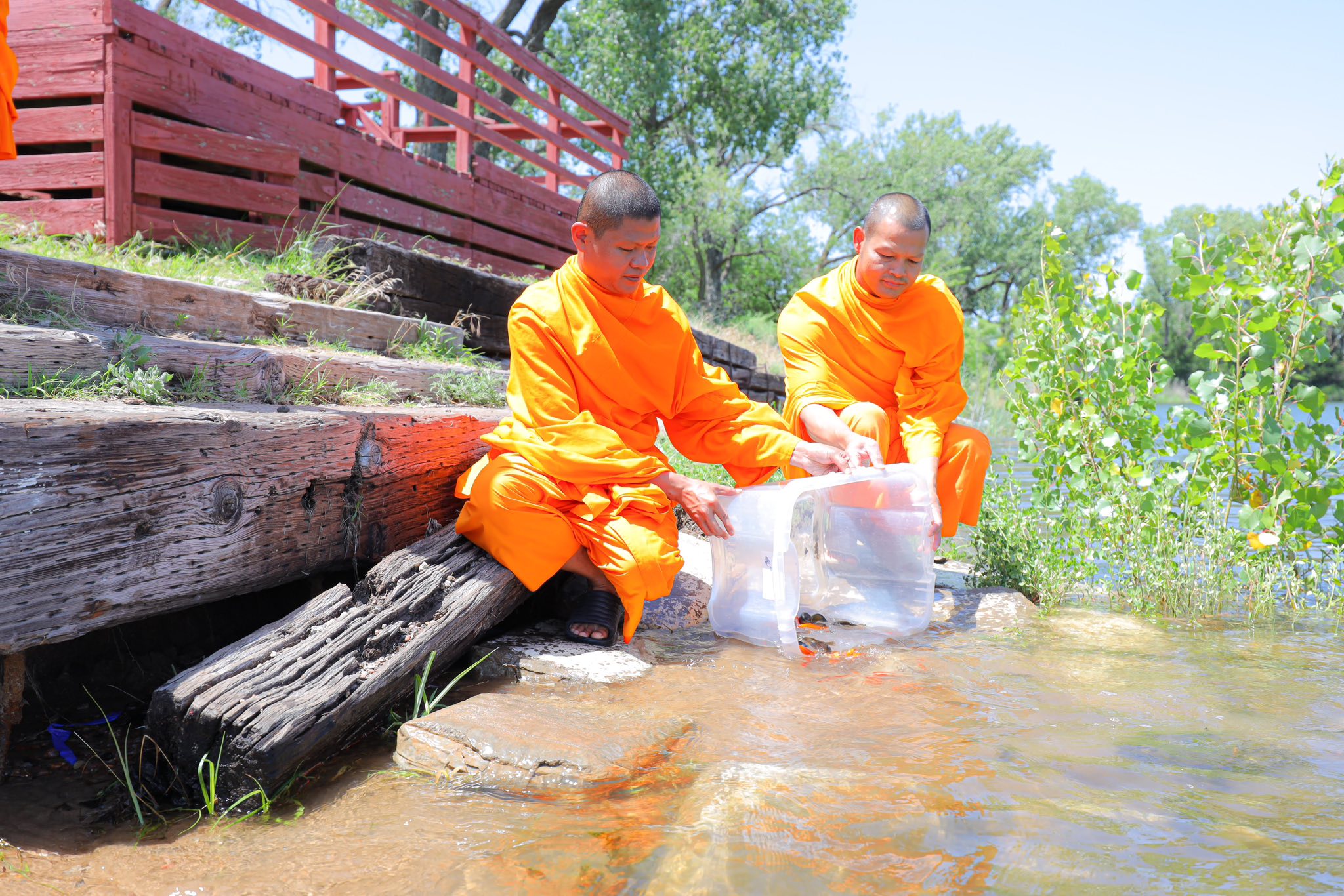 วัดพระธรรมกายแคนซัส จัดงานบุญวันอาทิตย์