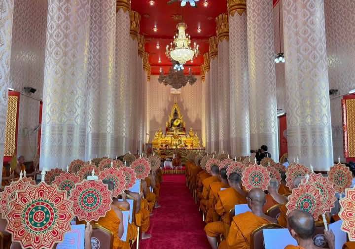 พิธีพระราชทานสัญญาบัตร พัดยศและผ้าไตร แก่คณะสงฆ์หนตะวันออก ภาค 8 และ10