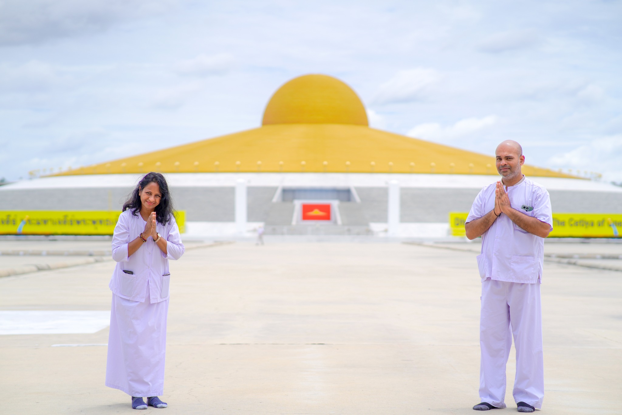 ชาวศรีลังกา เดินทางมาเยี่ยมชมวัดพระธรรมกาย