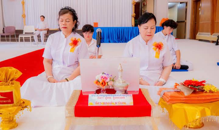 ปฏิบัติธรรมตามเสียงนำนั่งของหลวงพ่อธัมมชโย