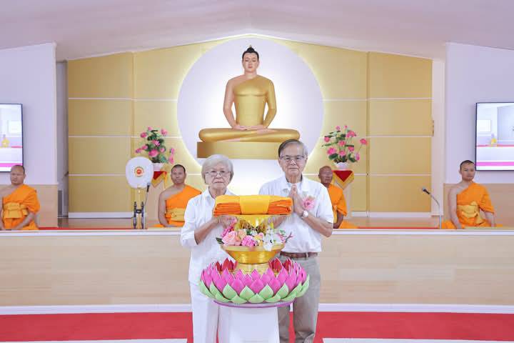 พิธีทอดผ้าป่าบำรุงวัด