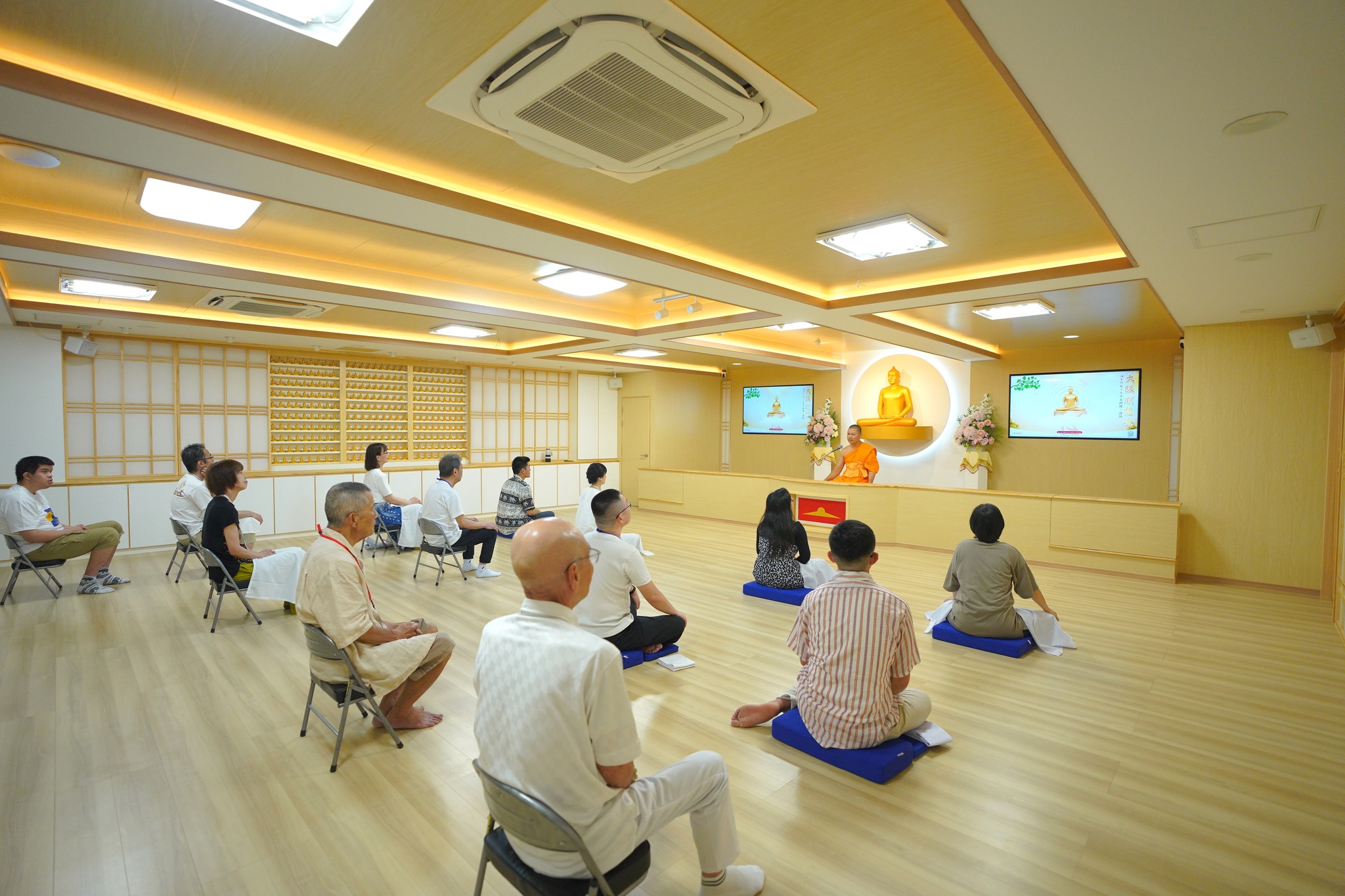 วัดพระธรรมกายโอซาก้า จัดปฏิบัติธรรมชาวญี่ปุ่น