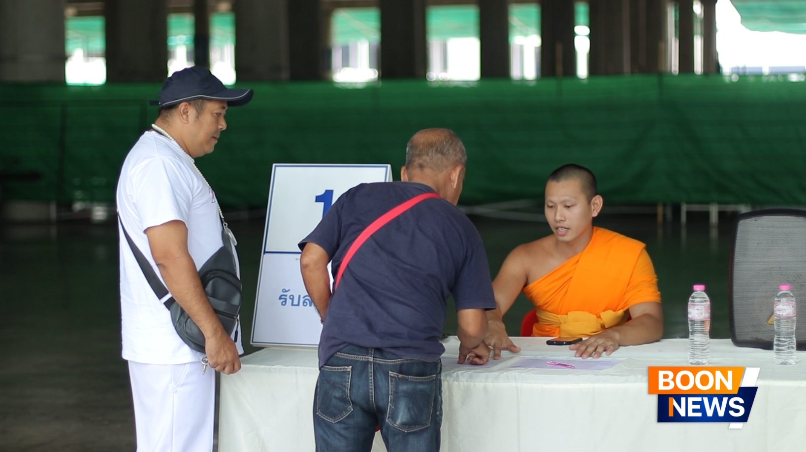 บรรยากาศรับสมัครในโครงการอุปสมบทหมู่รุ่นเข้าพรรษา ณ วัดพระธรรมกาย