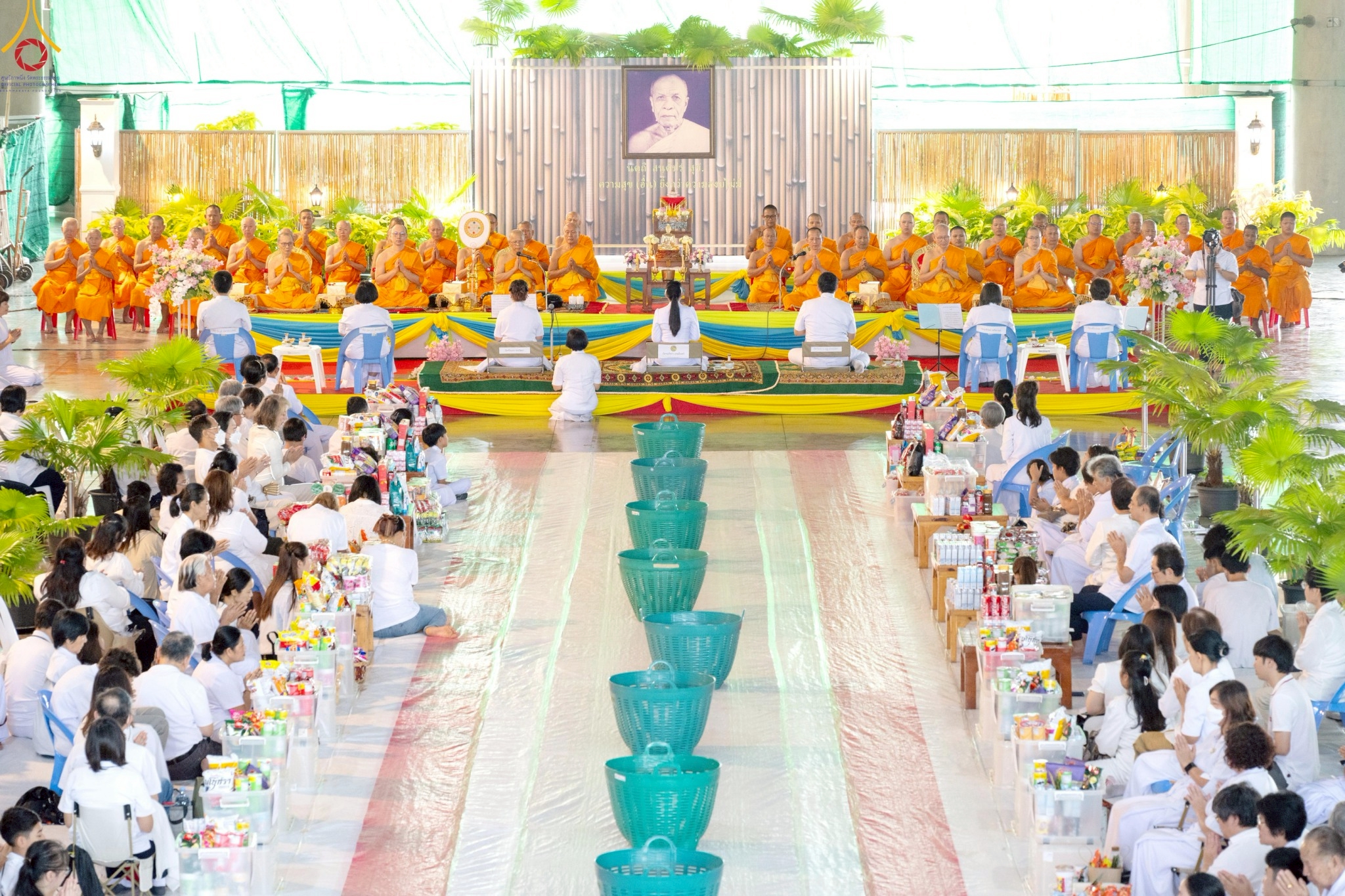 พิธีตักบาตรฉลองพระใหม่ ในโครงการอุปสมบทหมู่รุ่นผู้บริหาร ครั้งที่ 15