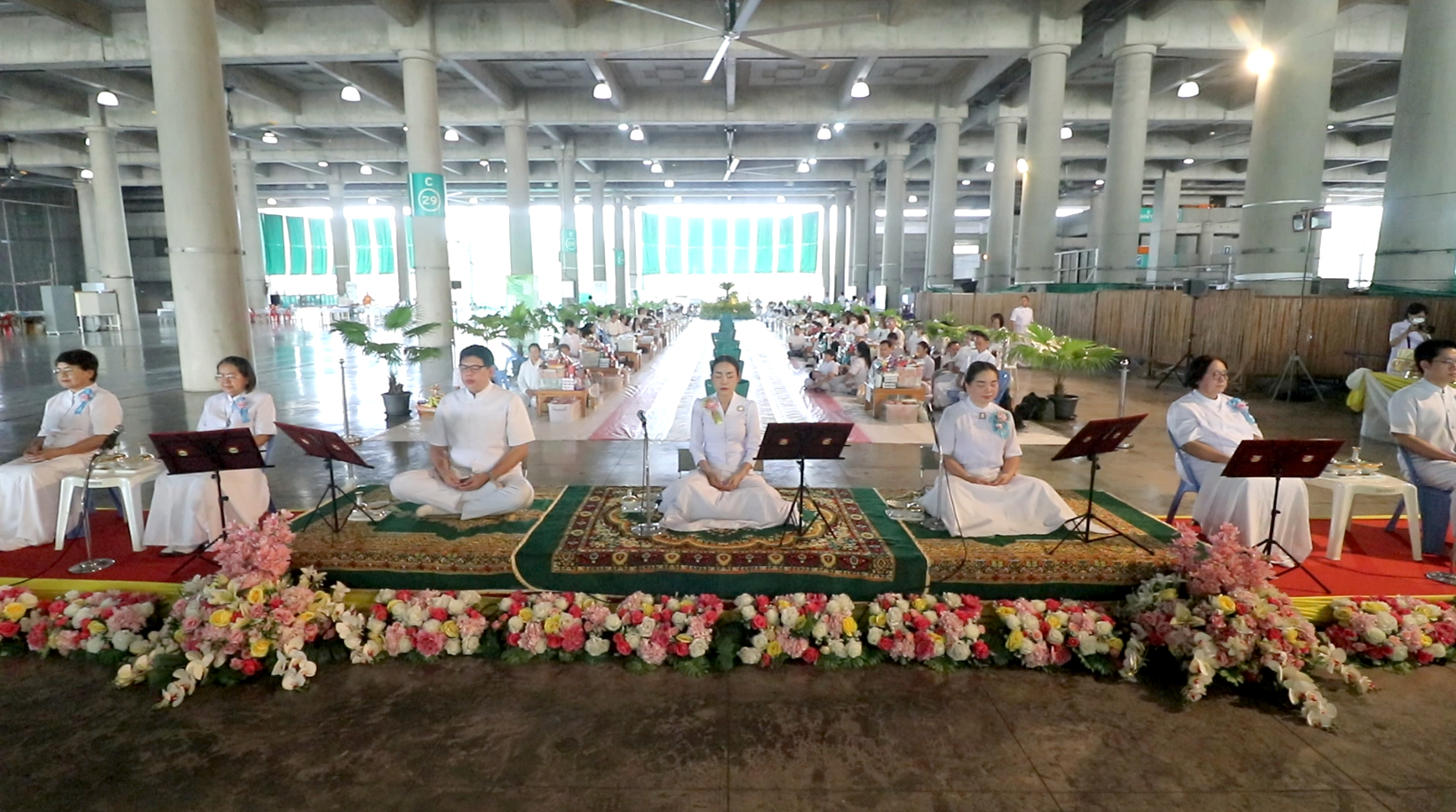 ท่านเจ้าภาพ ผู้ปกครอง และสาธุชนจะได้รวมใจปฏิบัติธรรมกลั่นกาย ใจ ให้บริสุทธิ์ผ่องใส