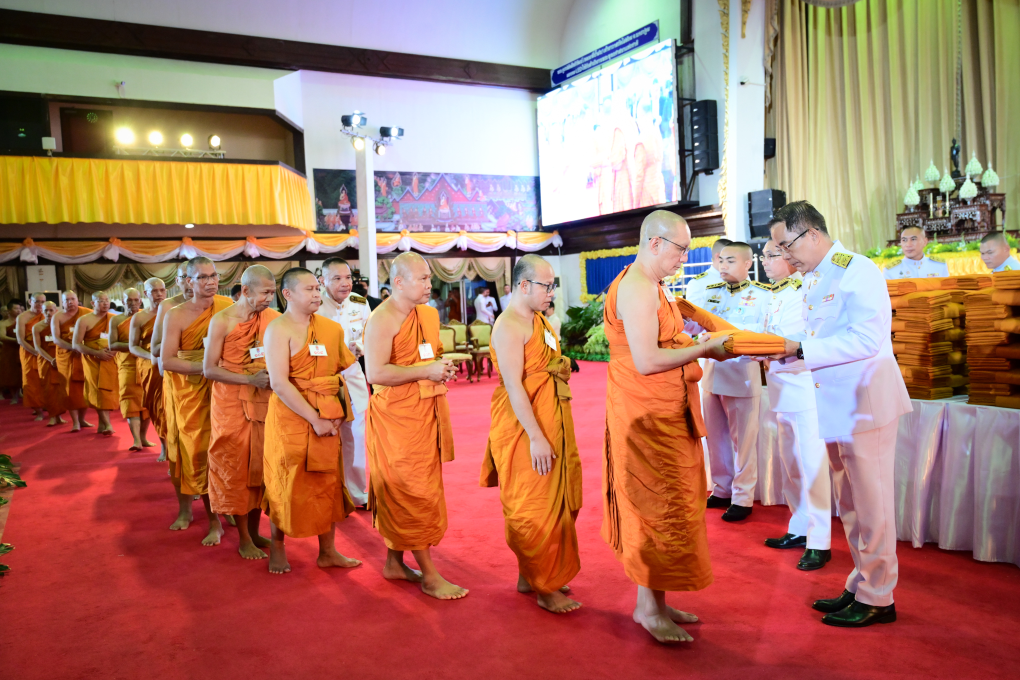 พิธีพระราชทานสัญญาบัตร พัดยศและผ้าไตร แก่คณะสงฆ์หนกลาง