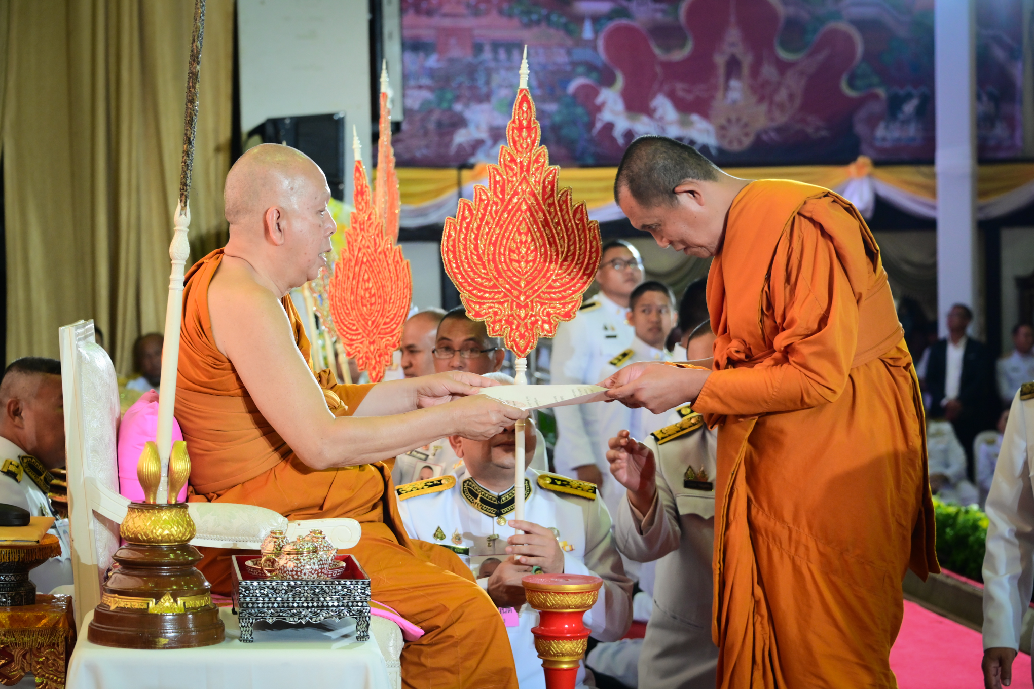 พิธีพระราชทานสัญญาบัตร พัดยศและผ้าไตร แก่คณะสงฆ์หนกลาง