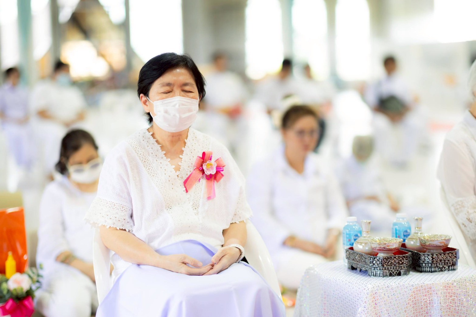ประธานสงฆ์ นำคณะเจ้าภาพและผู้มีบุญทุกท่าน ปฏิบัติธรรมตามเสียงนำนั่งของหลวงพ่อธัมมชโย