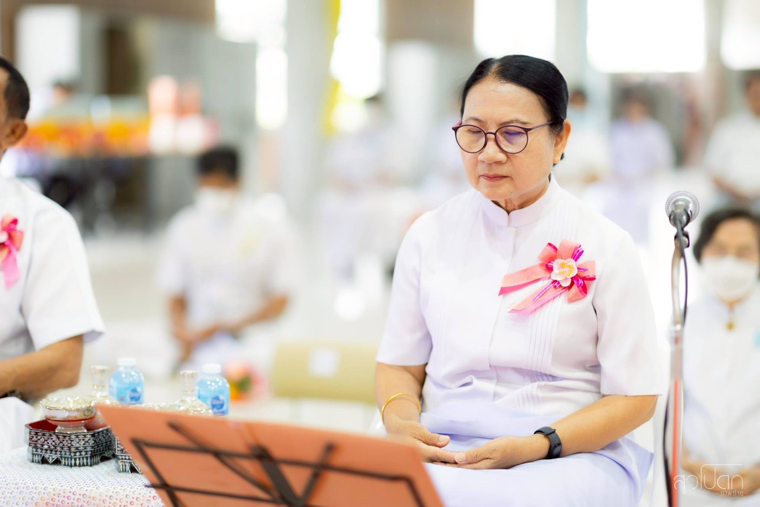 ประธานสงฆ์ นำคณะเจ้าภาพและผู้มีบุญทุกท่าน ปฏิบัติธรรมตามเสียงนำนั่งของหลวงพ่อธัมมชโย