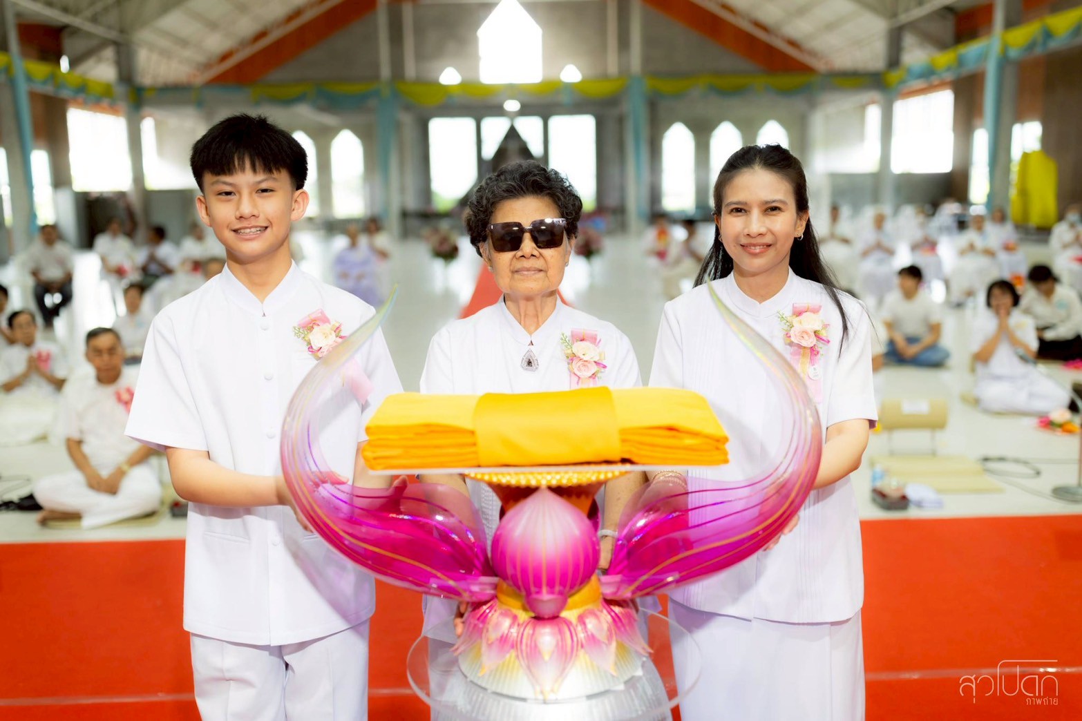 อัญเชิญผ้าป่าเคลื่อนเข้าสู่ศูนย์กลางพิธี