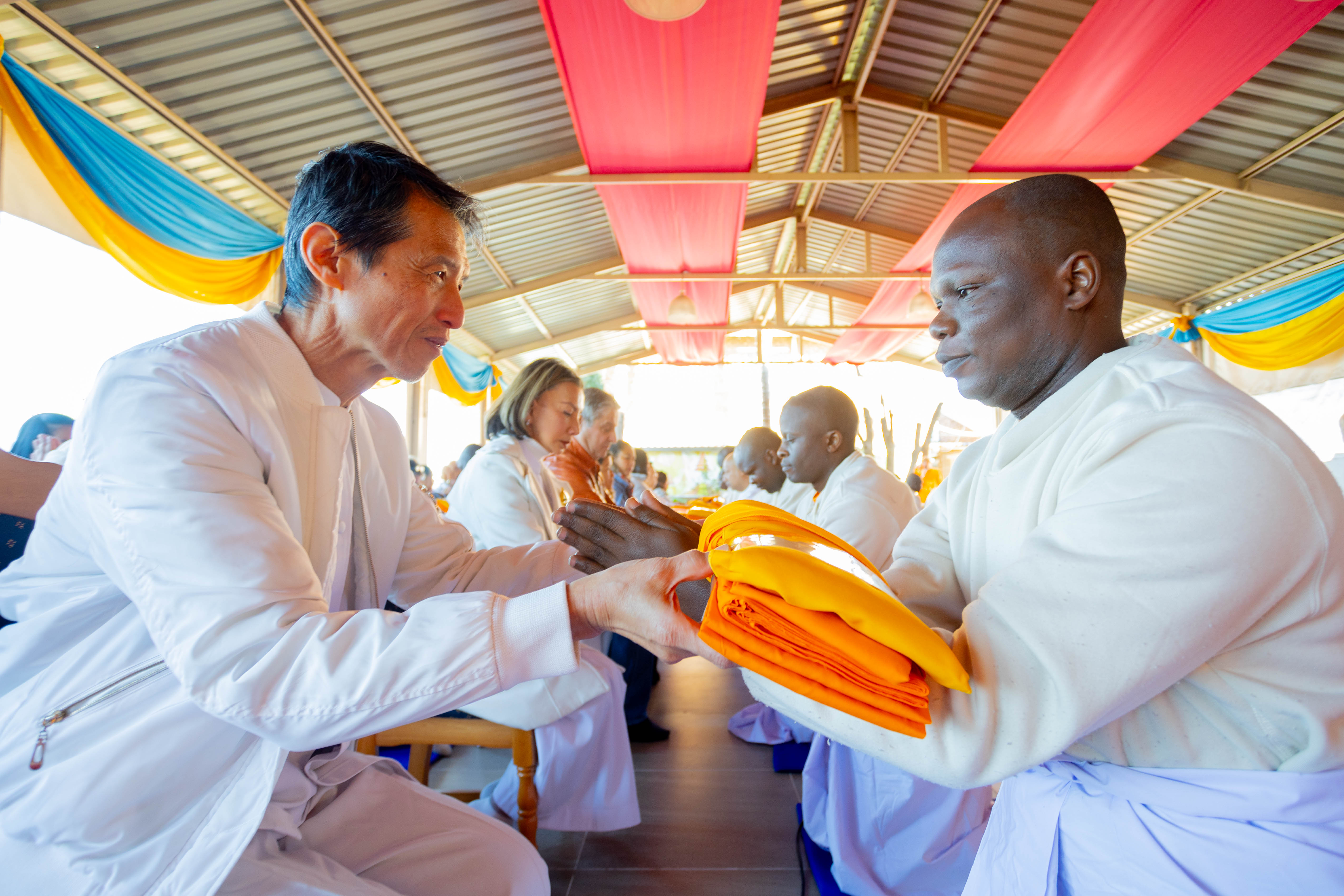 วัดพระธรรมกายโจฮันเนสเบิร์ก จัดบวชนานาชาติ 8 ประเทศจาก 3 ทวีป