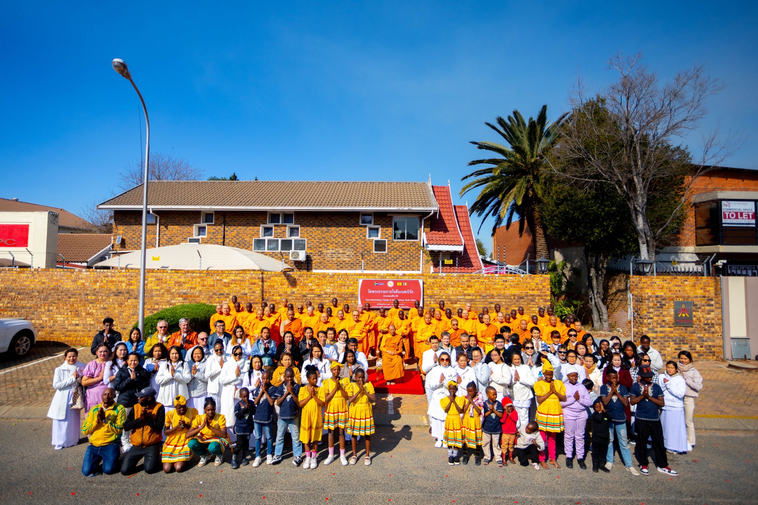 วัดพระธรรมกายโจฮันเนสเบิร์ก จัดบวชนานาชาติ 8 ประเทศจาก 3 ทวีป