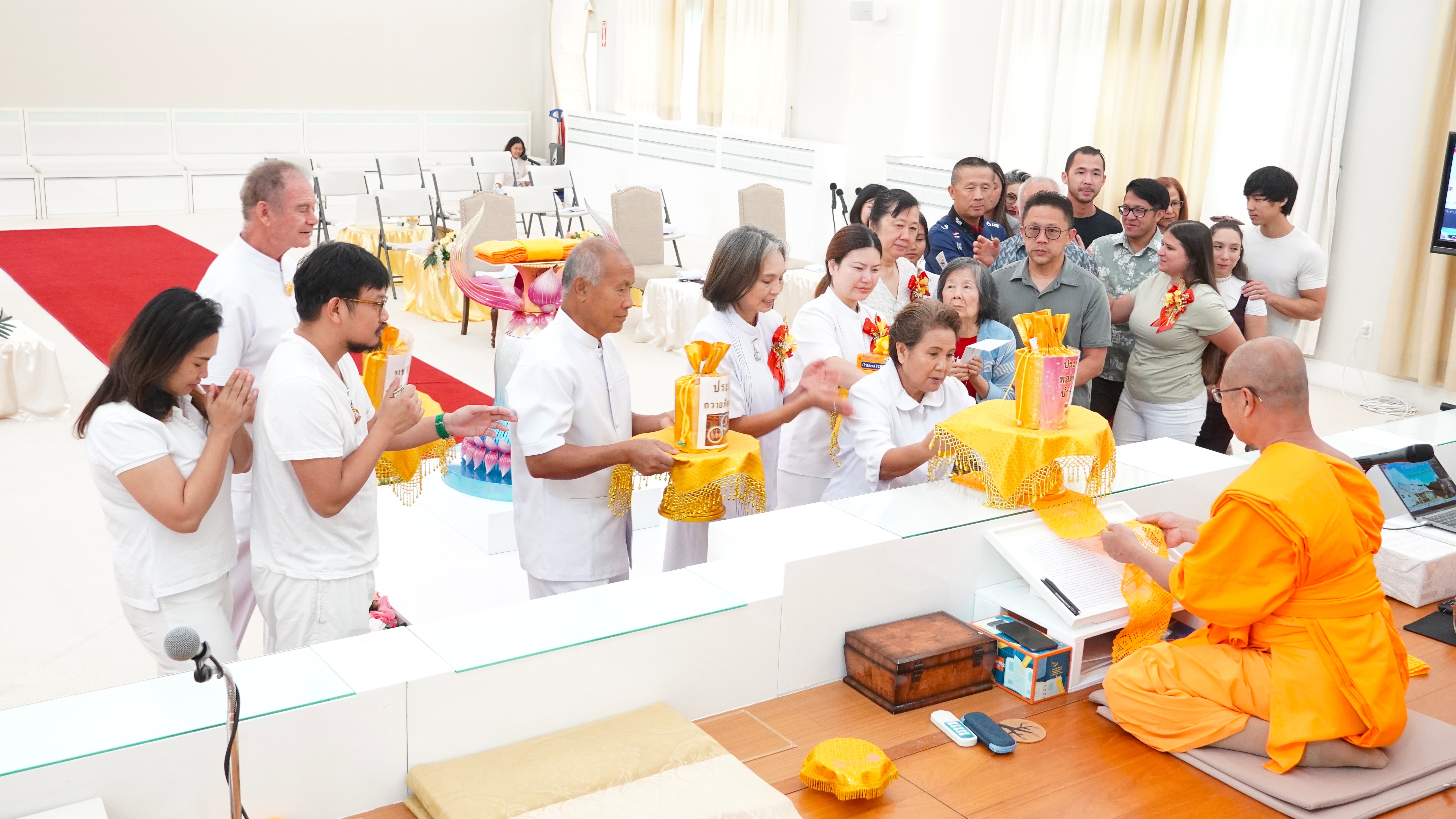 วัดพระธรรมกายฟลอริดา จัดพิธีถวายกองบุญปัญญาบารมี